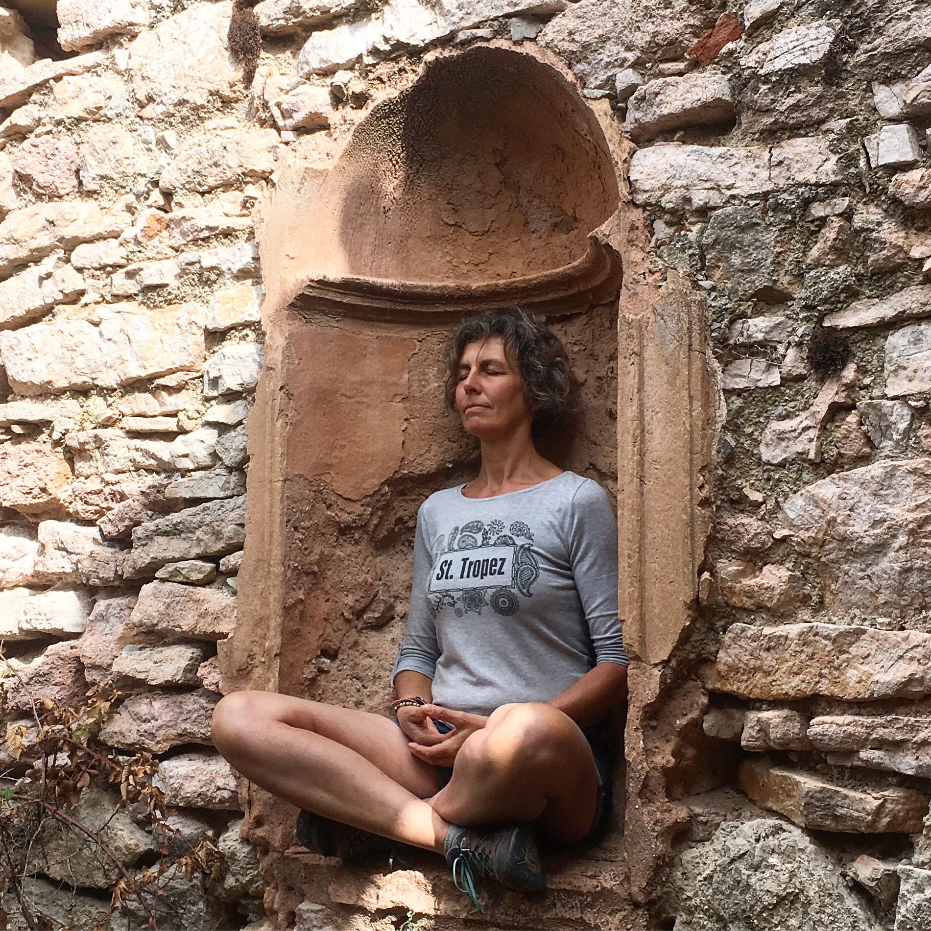 Ayurvedic treatment preparations at Torres de Selma